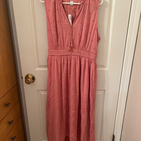 Old Navy Tie Neck, waist defined,  MIDI Dress 
Size Large Tall - Picture 4 of 11